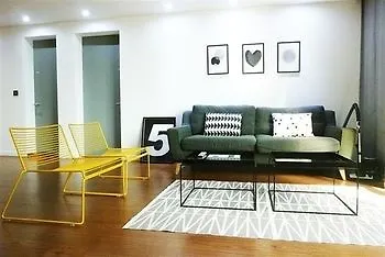 Ye4 호스텔