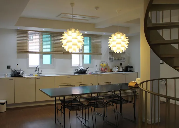 Ye4 *